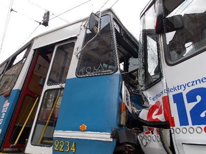 Wypadek w centrum Wrocławia. Zdjęcia: http://www.radioram.pl/articles/view/24028/Ranni-po-zderzeniu-tramwajow-Zdjecia